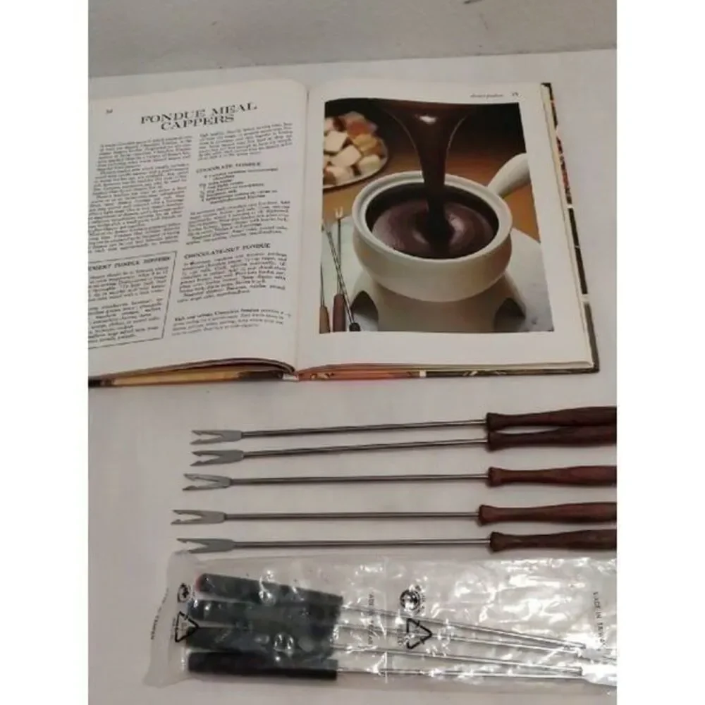 Better Homes & Gardens Fondue‎ Cookbook with Fondue Forks